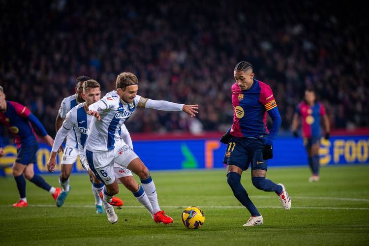 包含比利亚雷亚尔客场大胜赫塔菲，展现出色表现的词条