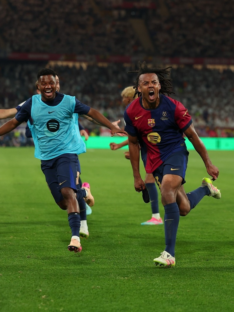 巴萨队长在场上发生冲突，裁判出示红牌罚下