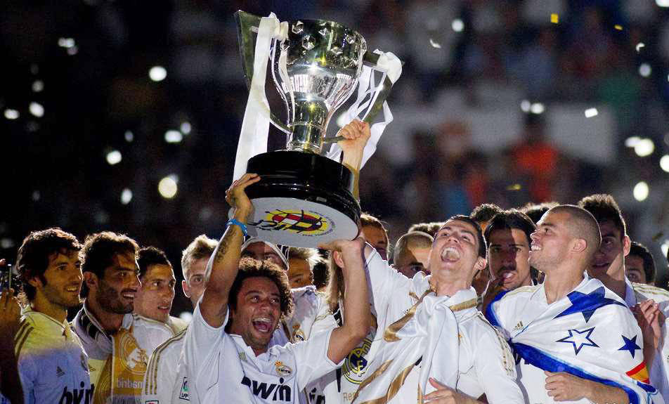 欧洲顶尖联赛中，球队士气高涨，逆袭成功