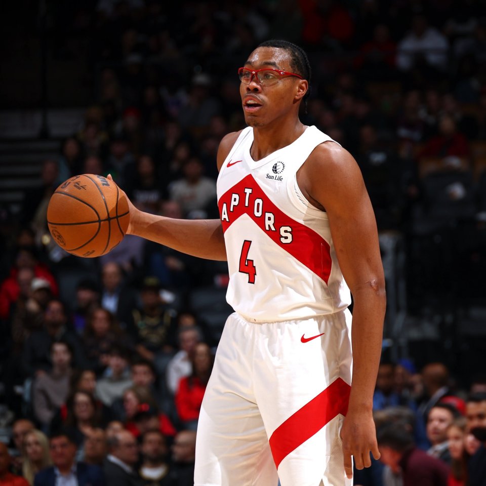 包含篮板战中独领风骚，猛龙成功阻击对手的词条