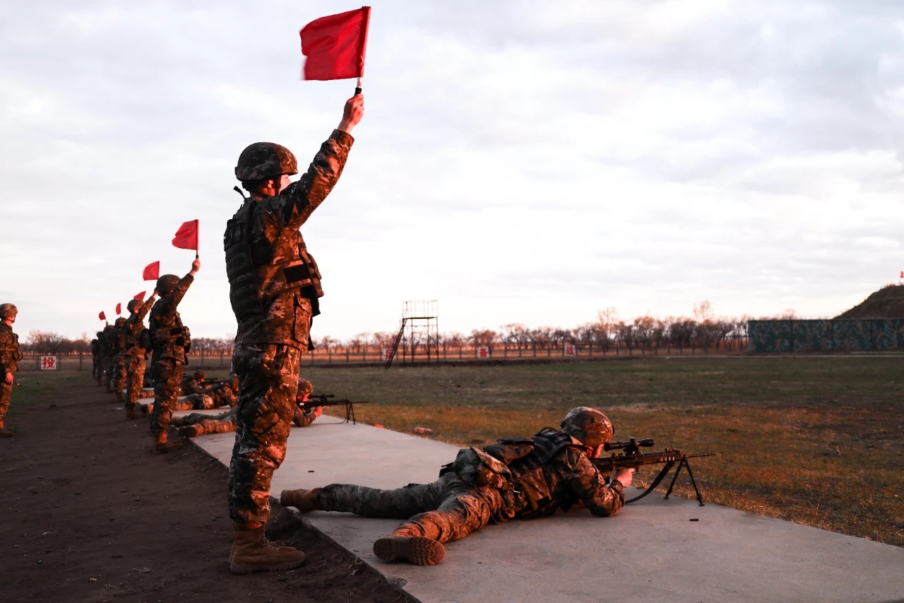 全队配合默契,打出漂亮进攻战术 全队配合默契,打出漂亮进攻战术