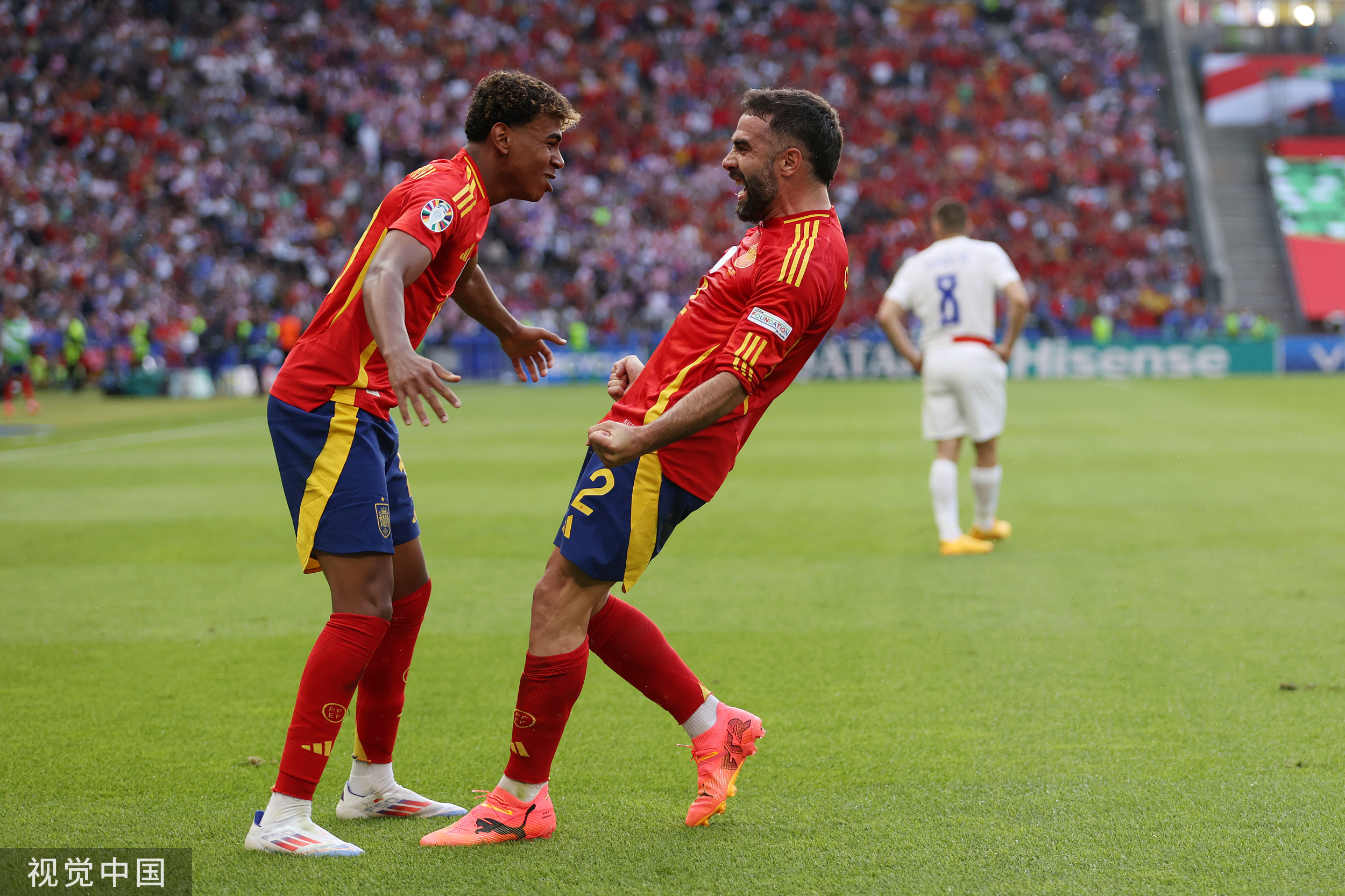 关于西班牙队遭遇克罗地亚绝平，出线形势严峻的信息