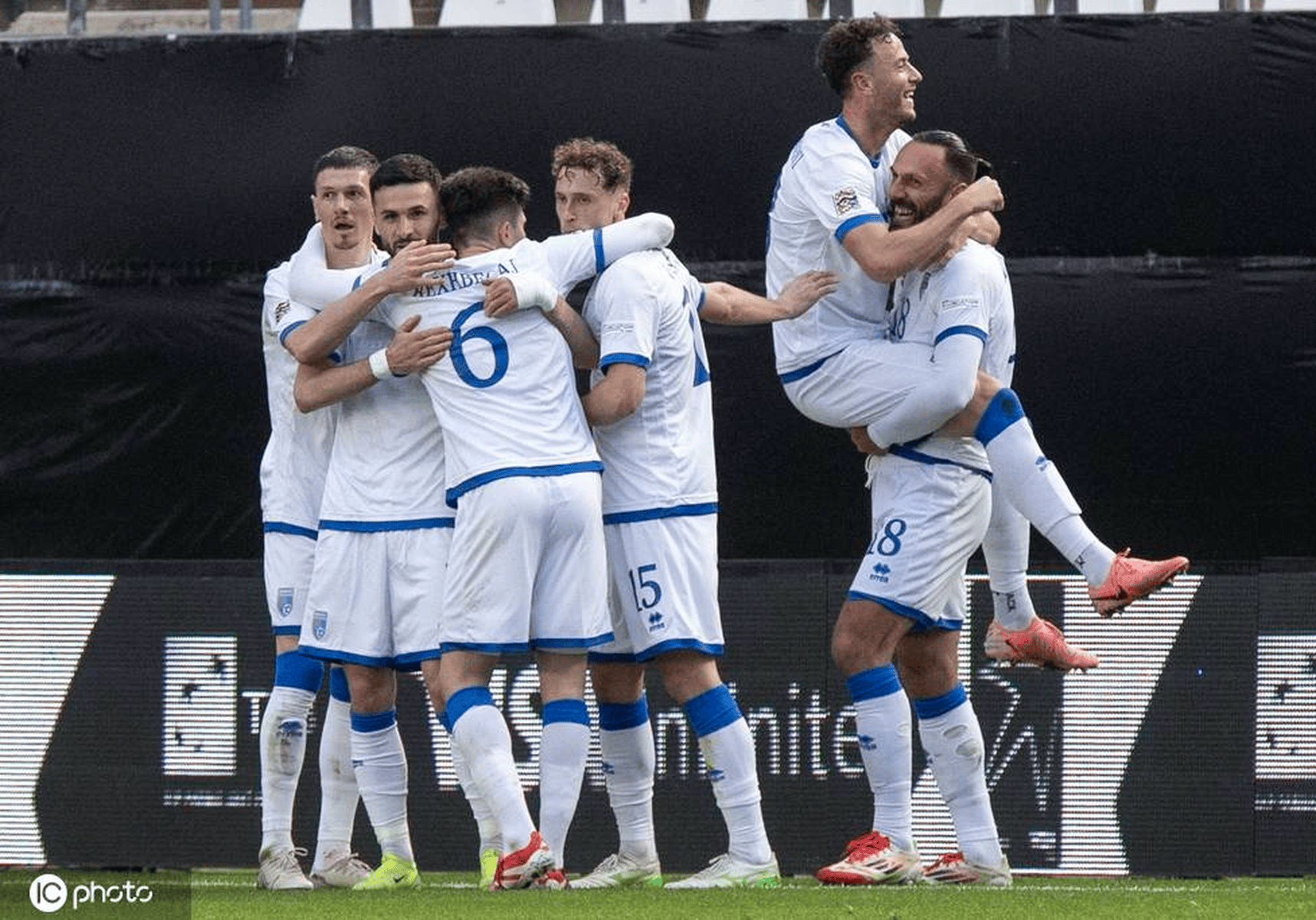 包含冰岛队再次闯关，成功晋级欧洲国家联赛四强的词条